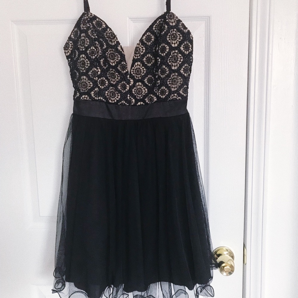 SHORT BLACK PROM/ DANCE DRESS